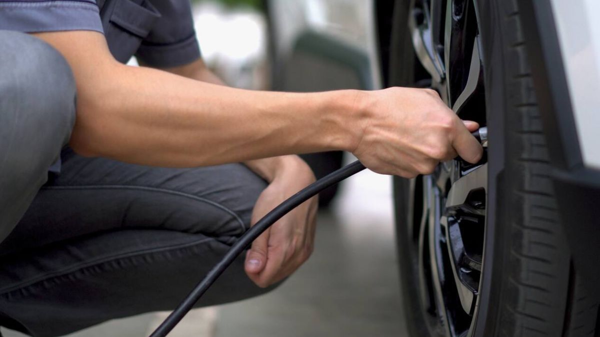 Cuando la presión de las ruedas es menor, el motor hace más fuerza para andar. Cuando la presión de las ruedas es menor, el motor hace más fuerza para andar.