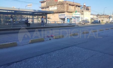 un hombre murio y una mujer resulto herida tras derrapar con la moto en blas parera