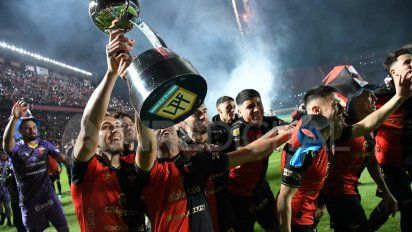 Las mejores fotos de la vuelta olímpica de Colón