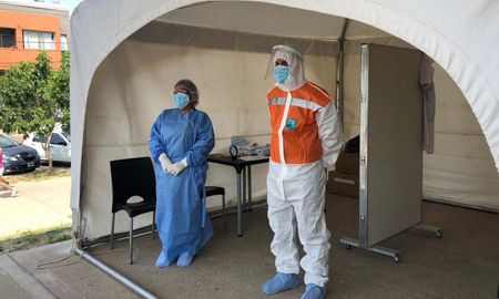 La carpa donde se realizan hisopados al personal del Iturraspe se encuentra fuera del efector. La carpa donde se realizan hisopados al personal del Iturraspe se encuentra fuera del efector.