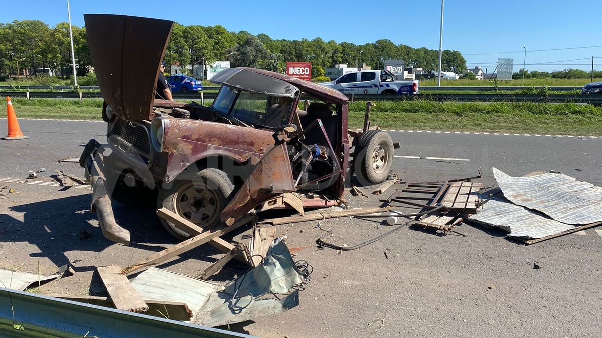 Violento choque en la Autopista Rosario - Santa Fe: hay tres personas heridas