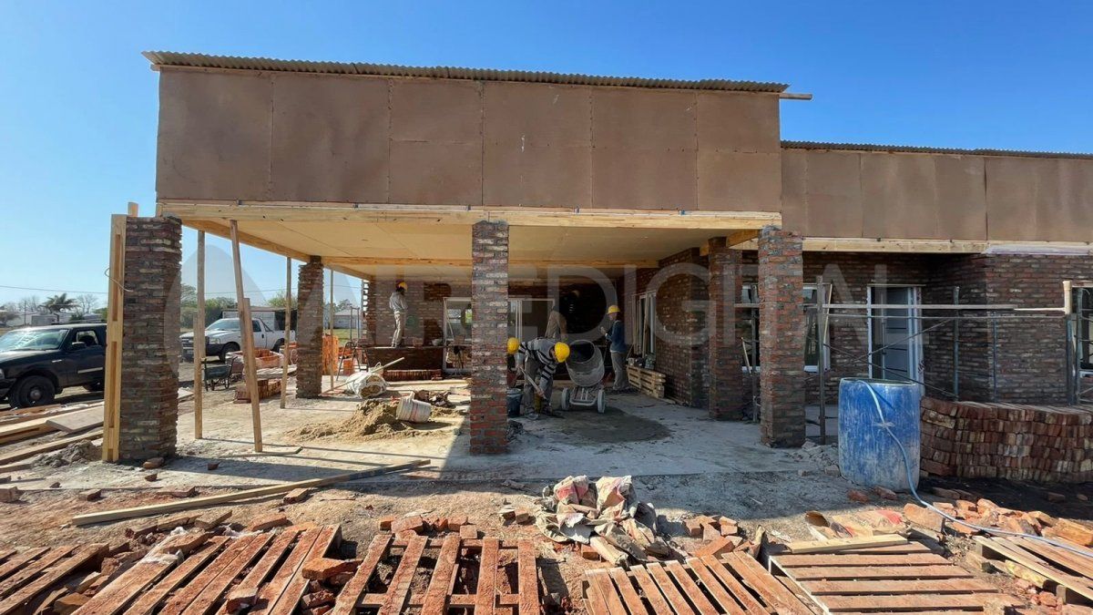 Tecnohogar Viviendas construye en Videla la casa más grande de su trayectoria.