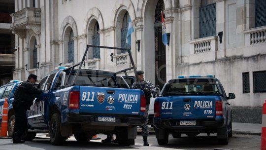 El policía involucrado en la causa presta servicio en la guarda de Tribunales. El policía involucrado en la causa presta servicio en la guarda de Tribunales.