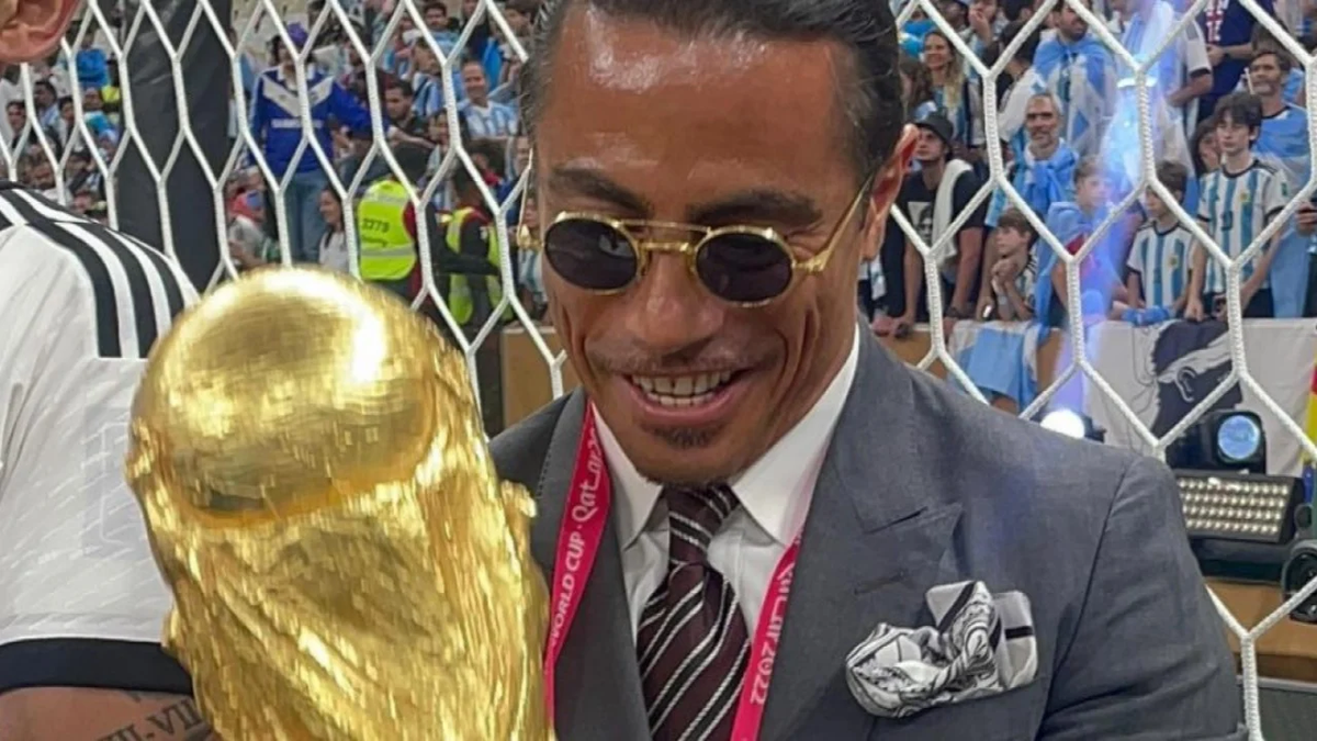 La FIFA declaró persona no grata al chef turco que tocó la Copa del Mundo.