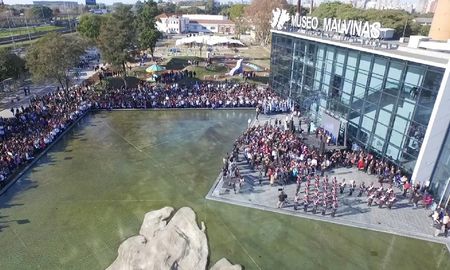 Bajo el lema Malvinas nos une, los museos nacionales conmemoran el 40° aniversario del conflicto. Bajo el lema Malvinas nos une, los museos nacionales conmemoran el 40° aniversario del conflicto.