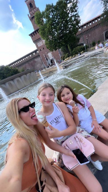 Nicole Neumann fue víctima de mecheras mientras paseaba con sus hijas.