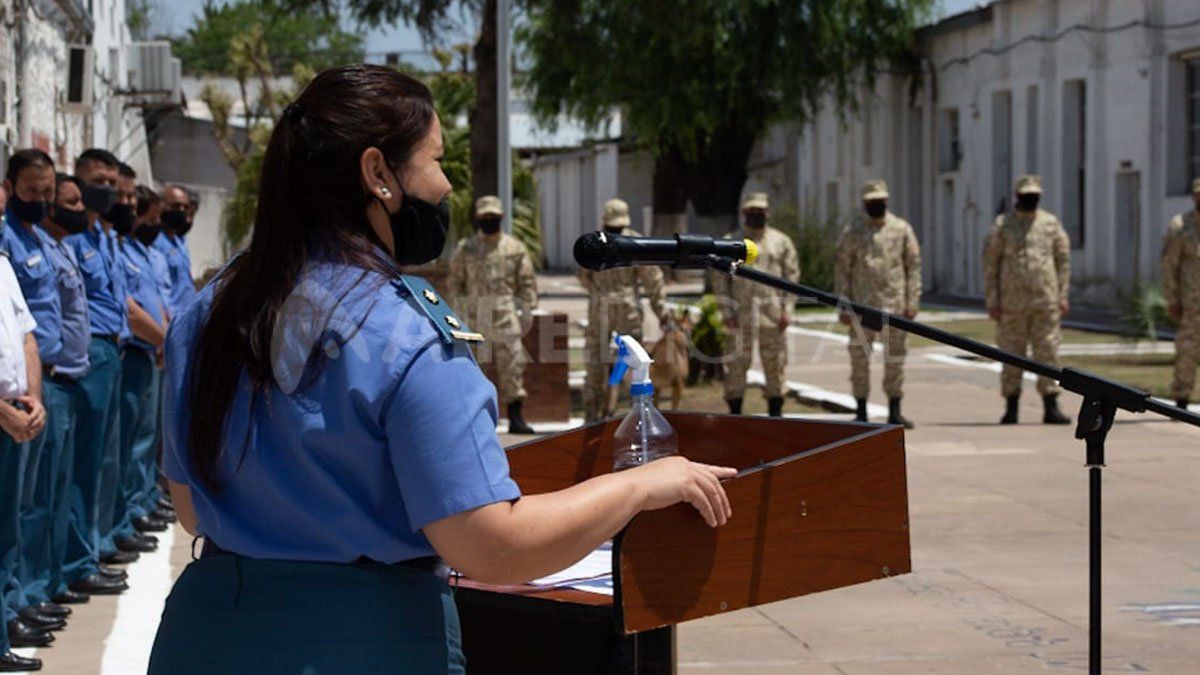 Del acto participaron el secretario de Asuntos Penales y Penitenciarios, Walter Gálvez; los subsecretarios de Asuntos Penales y Penitenciarios, Héctor Acuña; y de Gobierno, María Laura Nardín; directores generales de la plana mayor de la fuerza; directores de unidades del Servicio Penitenciario, compañías de cadetes, oficiales y suboficiales.
