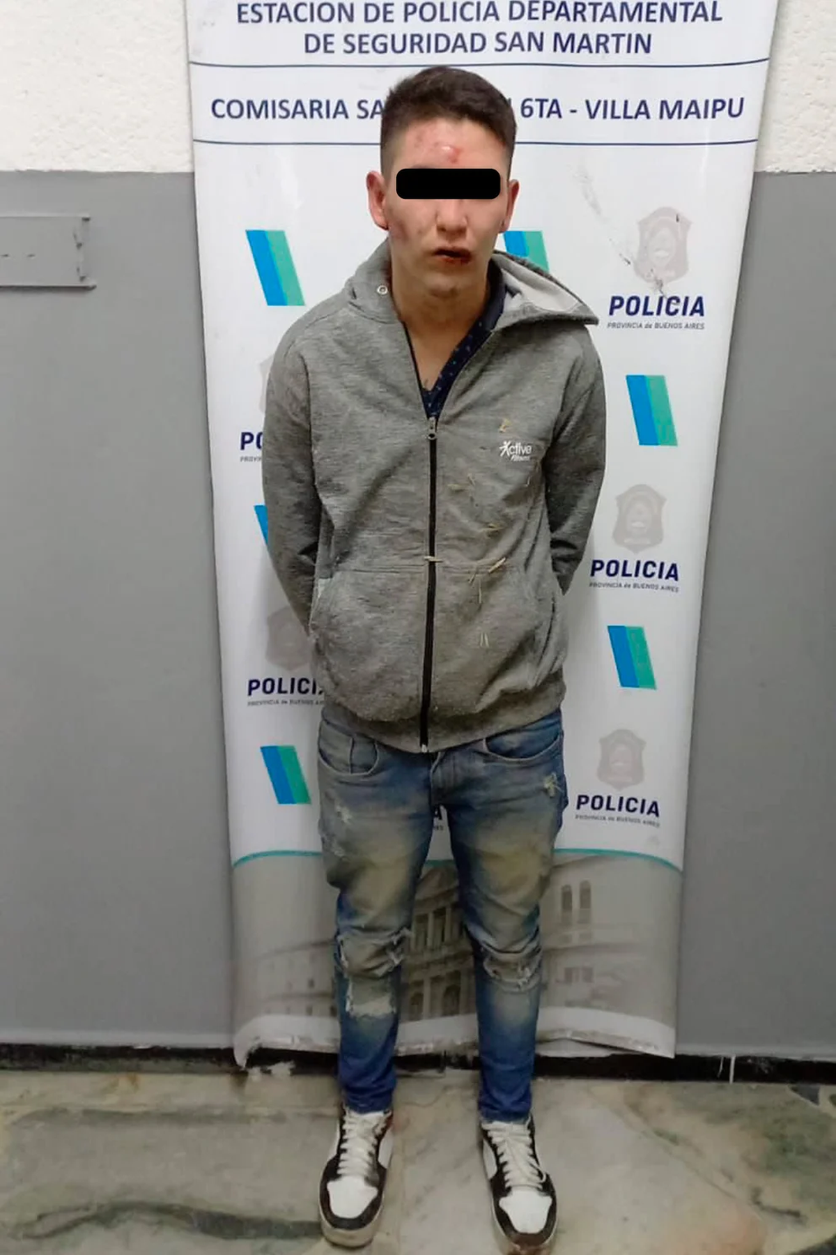 El delincuente de 16 años permanece internado bajo custodia policial.