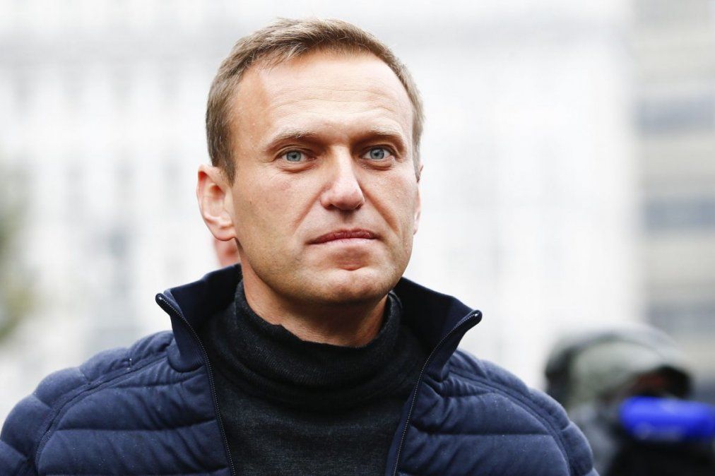 Alexey Navalny, nacido en Butyn (Rusia), es el cr&iacute;tico opositor de mayor perfil de Putin, fue arrestado en enero a su regreso de Alemania, donde pas&oacute; cinco meses recuper&aacute;ndose de un envenenamiento con un agente nervioso que casi lo mata y que atribuy&oacute; el Kremlin, aunque este &uacute;ltimo lo negara posteriormente.