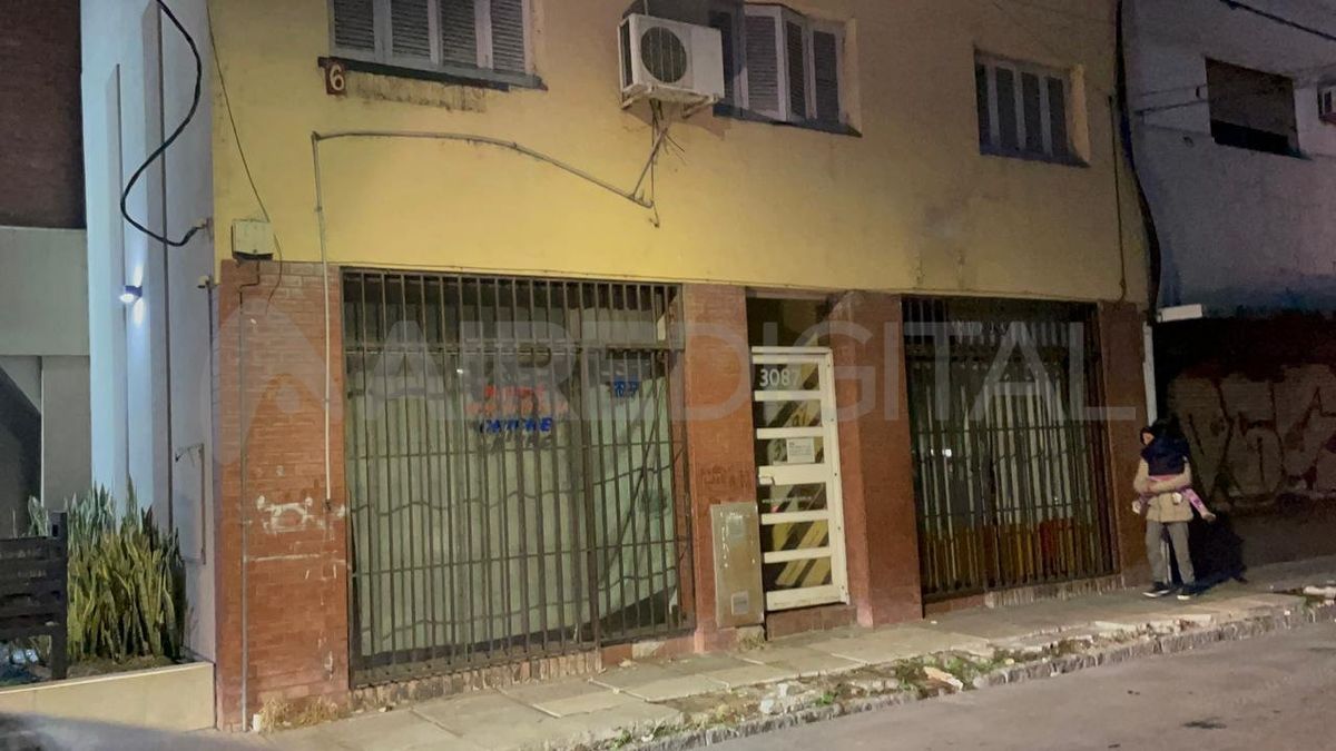 Incendio en un departamento de Salta 2600. El inquilino está internado en la Unidad de Terapia Intensiva del Hospital Cullen. Incendio en un departamento de Salta 2600. El inquilino está internado en la Unidad de Terapia Intensiva del Hospital Cullen.