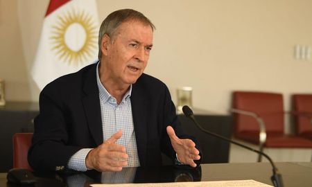 El gobernador Juan Schiaretti decidió mantener las restricciones que ya están, pero no profundizarlas como en el Amba, al menos por ahora. El gobernador Juan Schiaretti decidió mantener las restricciones que ya están, pero no profundizarlas como en el Amba, al menos por ahora.