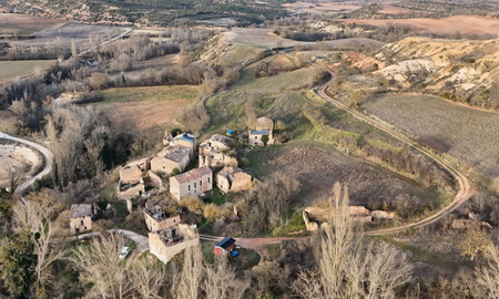 Las ruinas de Bárcena de Bureba, el escenario elegido para levantar una ecoaldea autosuficiente desde cero. Las ruinas de Bárcena de Bureba, el escenario elegido para levantar una ecoaldea autosuficiente desde cero.
