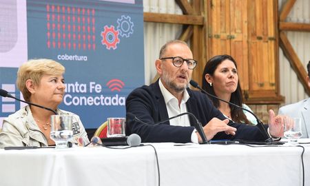 “Santa Fe + Conectada es una promesa que el gobernador hizo en campaña y que hoy estamos llevando a cabo, remarcó Corach. “Santa Fe + Conectada es una promesa que el gobernador hizo en campaña y que hoy estamos llevando a cabo, remarcó Corach.