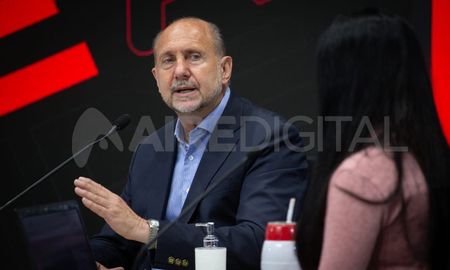 Omar Perotti remarcó la necesidad de oxigenar la política con nuevos nombres que integran las listas de candidatos de su sector. Omar Perotti remarcó la necesidad de oxigenar la política con nuevos nombres que integran las listas de candidatos de su sector.