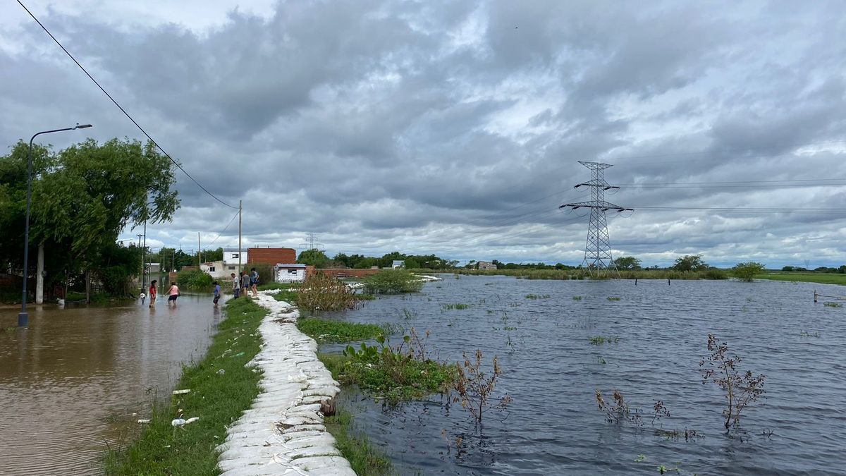 Las tareas de bolseo continúan desde el ingreso y hacia adentro por sectores de la zona de la Vuelta del Paraguayo. Las tareas de bolseo continúan desde el ingreso y hacia adentro por sectores de la zona de la Vuelta del Paraguayo.