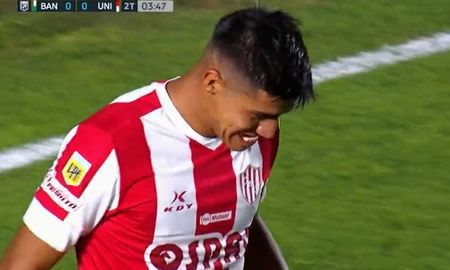 Junior Marabel falló una ocasión inmejorable de gol y provocó el lamento de todos sus compañeros. Junior Marabel falló una ocasión inmejorable de gol y provocó el lamento de todos sus compañeros.