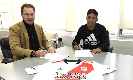 Rodrigo Aliendro firmó contrato y se transformó en nuevo jugador del Club Atlético River Plate. Rodrigo Aliendro firmó contrato y se transformó en nuevo jugador del Club Atlético River Plate.