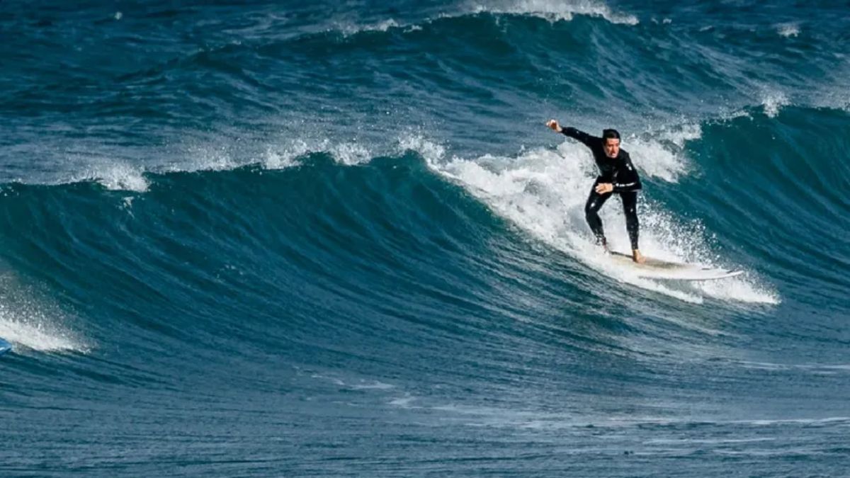 Punta del Diablo funciona como un semillero de deportistas náuticos, donde las escuelas locales no solo enseñan surf, sino también la importancia de la conservación del ecosistema. Punta del Diablo funciona como un semillero de deportistas náuticos, donde las escuelas locales no solo enseñan surf, sino también la importancia de la conservación del ecosistema.