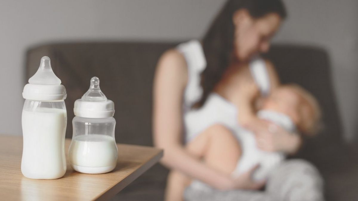La leche de mujeres vacunadas con una dosis y que habían pasado previamente la enfermedad presentaban niveles de anticuerpos equivalentes a mujeres sanas con las dos dosis.