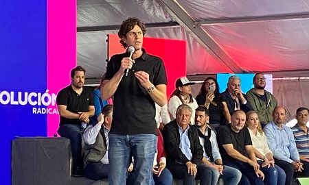 Lousteau habló acerca del clima social de Argentina con relación a la economía y la inseguridad. También habló del discurso de Cristina Fernández de Kirchner, en Chaco. Lousteau habló acerca del clima social de Argentina con relación a la economía y la inseguridad. También habló del discurso de Cristina Fernández de Kirchner, en Chaco.