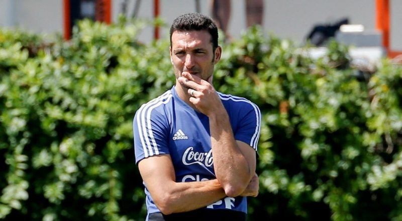 Scaloni define los últimos detalles para armar la lista de la Selección