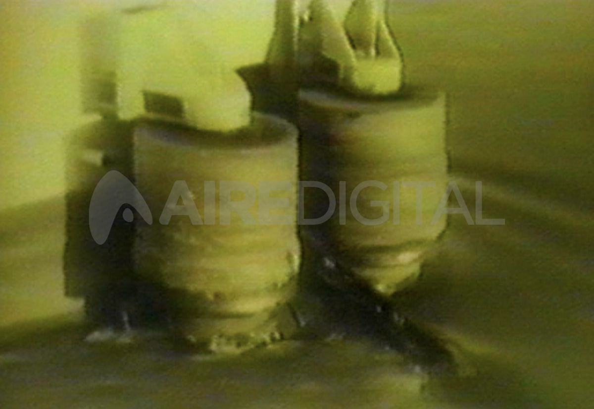 La imagen muestra la cadena que movía la balsa que cruzaba el río Colastiné, antes de la inauguración del túnel subfluvial. La imagen muestra la cadena que movía la balsa que cruzaba el río Colastiné, antes de la inauguración del túnel subfluvial.