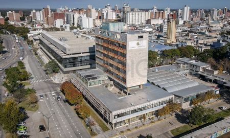 El abrazo simbólico al edificio del Correo será desde las 11. El abrazo simbólico al edificio del Correo será desde las 11.