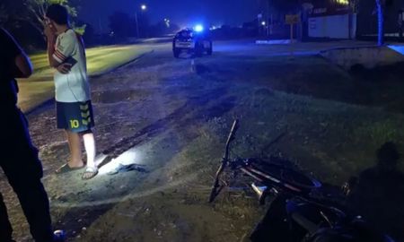 Un joven de 19 años fue sorprendido en Reconquista por un hombre armado con un machete que le robó la bicicleta y huyó. Un joven de 19 años fue sorprendido en Reconquista por un hombre armado con un machete que le robó la bicicleta y huyó.