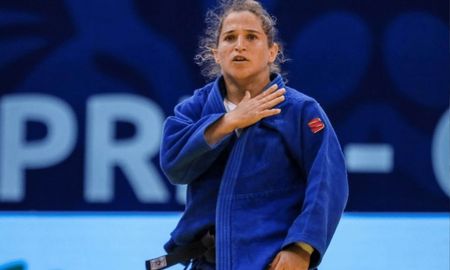 La Peque no pudo defender ese título en la capital de Japón, pero asimiló la tristeza y agradeció por el apoyo recibiendo en el tramo final de su brillante carrera deportiva. La Peque no pudo defender ese título en la capital de Japón, pero asimiló la tristeza y agradeció por el apoyo recibiendo en el tramo final de su brillante carrera deportiva.