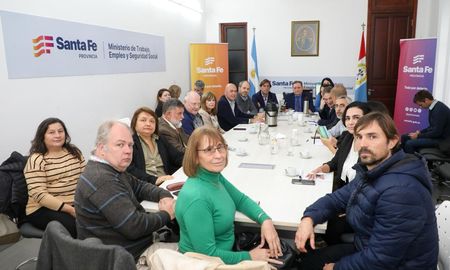 Este miércoles se hace una nueva reunión paritaria entre el Gobierno y los gremios de Salud. Este miércoles se hace una nueva reunión paritaria entre el Gobierno y los gremios de Salud.