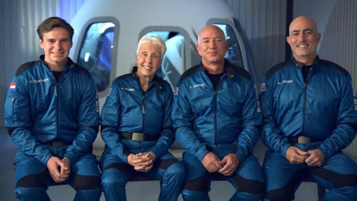 En vivo: Jeff Bezos viaja este martes al espacio y avanza el negocio del turismo espacial