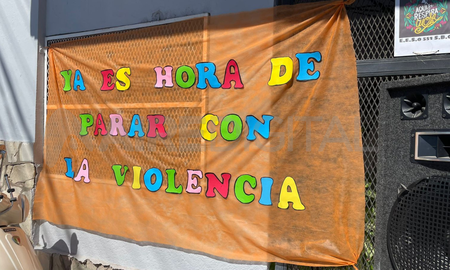 La comunidad educativa de la escuela 6430 Isabel La Católica reclamaron seguridad y políticas profundas para desterrar la violencia . La comunidad educativa de la escuela 6430 Isabel La Católica reclamaron seguridad y políticas profundas para desterrar la violencia .