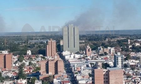 Un incendio intencional fue provocado en la zona de la isla de los sapos, entre Santa Fe y Santo Tomé, y el humo negro fue apreciado en el sur de ambas ciudades. Un incendio intencional fue provocado en la zona de la isla de los sapos, entre Santa Fe y Santo Tomé, y el humo negro fue apreciado en el sur de ambas ciudades.