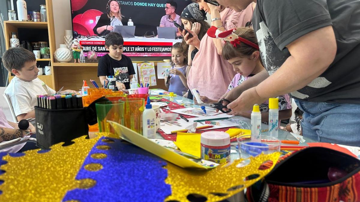 Del taller participaron Lionel, Juana, Guille, Luba, Mirko, Nina, Guadalupe, Francisca, Julieta, Tyara, Bruno y Teo.