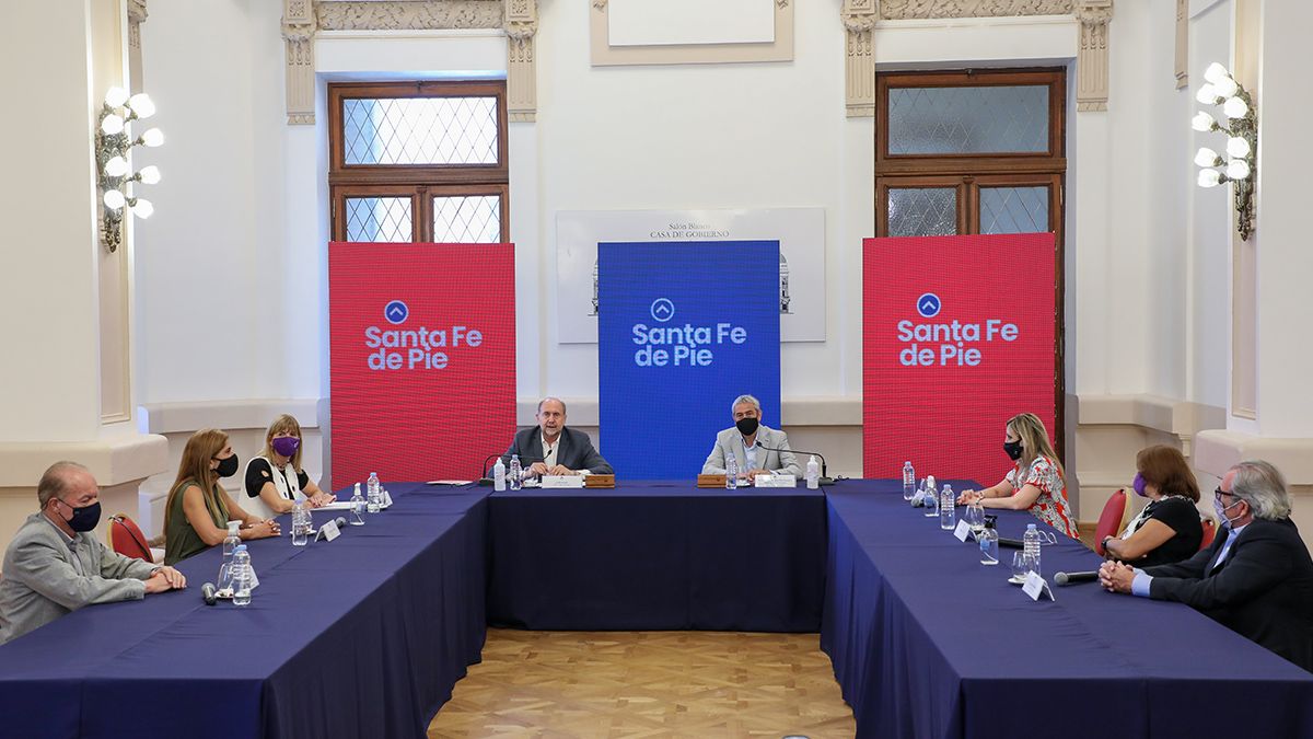 El gobernador Omar Perotti encabezó este miércoles el acto que tuvo lugar en el Salón Blanco y en el que participó el ministro de Desarrollo Territorial y Hábitat de la Nación