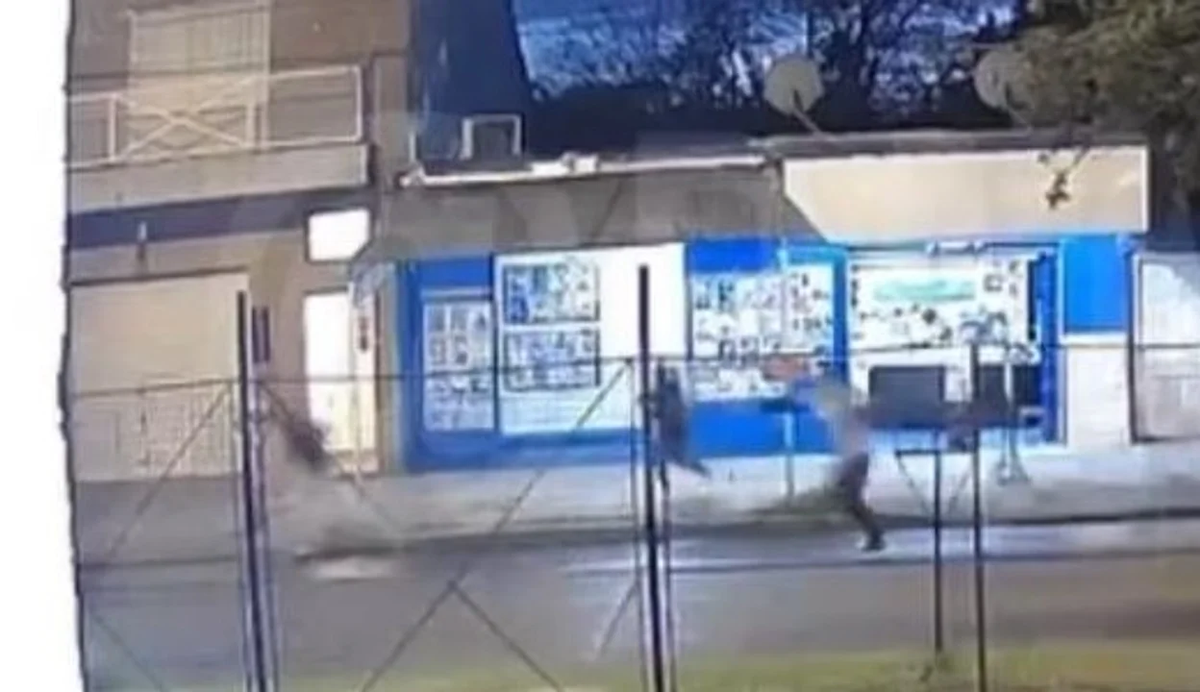 Video impactante: un militar le arrebató el arma a un motochorro y lo mató a tiros
