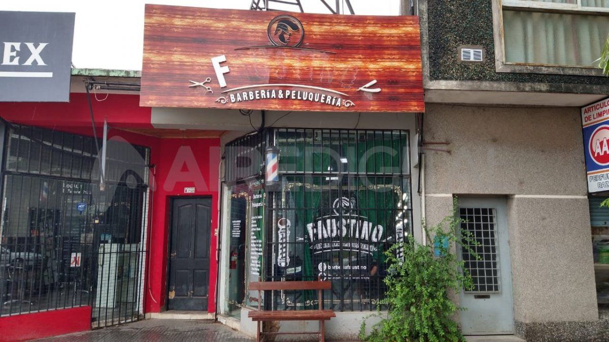 Se llevaron un bolso con pertenencias del empleado, máquinas de cortar el pelo, otros elementos de trabajo y toda la recaudación de la jornada, una suma cercana a $10.000.