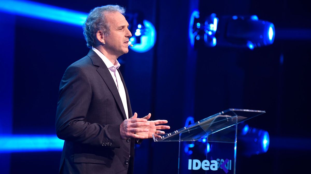 "No se trata de refundar el país, ni empezar todo de nuevo. Sino de lograr construir con reglas claras, sobre la base de lo que ya somos y ya tenemos", afirmó Roberto Alexander.