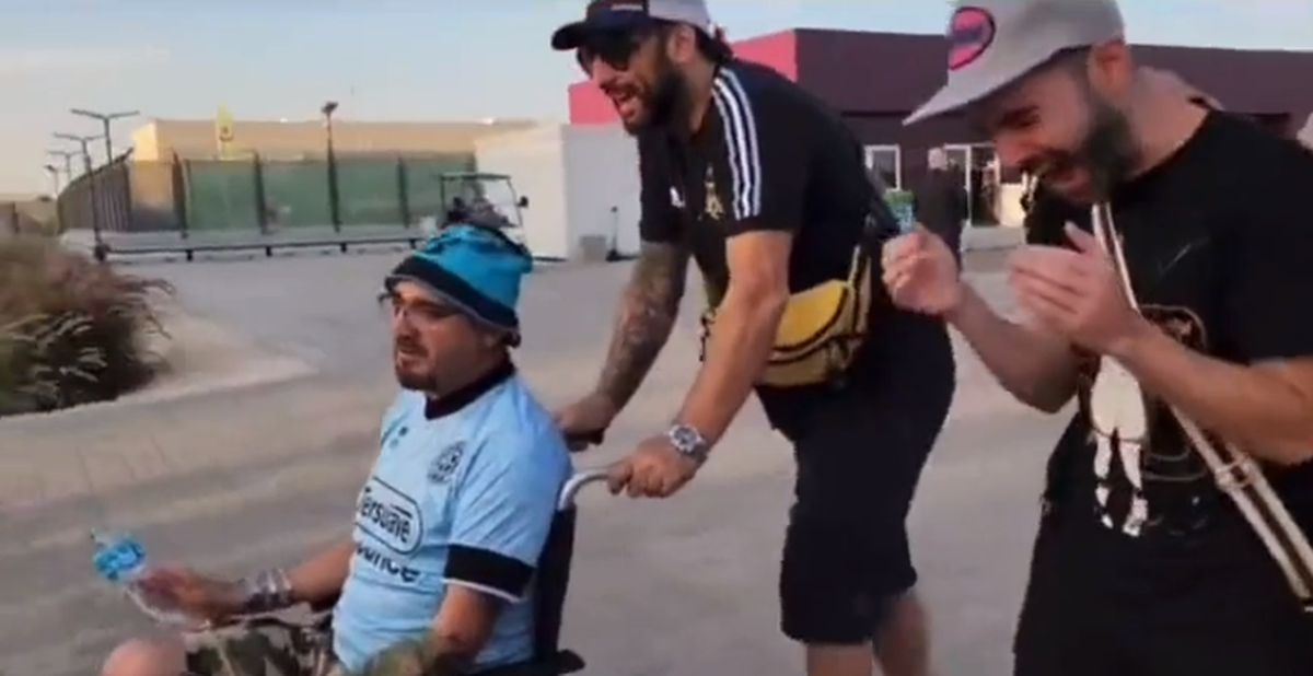 Fingió ser una persona con discapacidad para tener beneficios en el Mundial y el momento quedó grabado en un clip que se viralizó en las redes sociales.