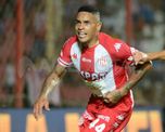 Jonatan Álvez no se quiso perder el clásico santafesino y comenzará el encuentro desde el banco, a la espera de que Gustavo Munúa lo utilice en caso de ser necesario. Jonatan Álvez no se quiso perder el clásico santafesino y comenzará el encuentro desde el banco, a la espera de que Gustavo Munúa lo utilice en caso de ser necesario.