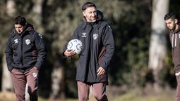 altText(Kily González dirigió su primer entrenamiento al mando de Platense)}