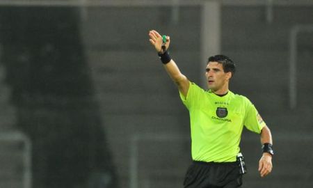 Merlos dirigió 14 veces a Colón, de los cuales hubo 5 triunfos Sabaleros, 2 empates, uno que terminó con derrota por penales por Copa Argentina, y 7 derrotas. Será la segunda vez que arbitre un Colón Vs. Vélez Merlos dirigió 14 veces a Colón, de los cuales hubo 5 triunfos Sabaleros, 2 empates, uno que terminó con derrota por penales por Copa Argentina, y 7 derrotas. Será la segunda vez que arbitre un Colón Vs. Vélez