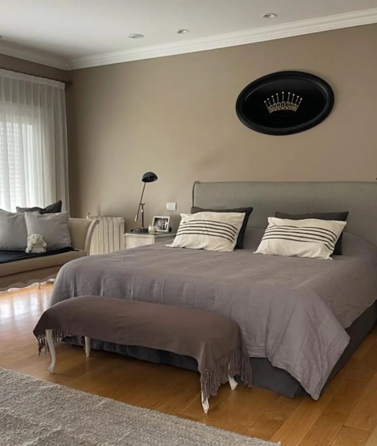 La casa de Vicuña presenta una combinación de estilo francés e inglés. 