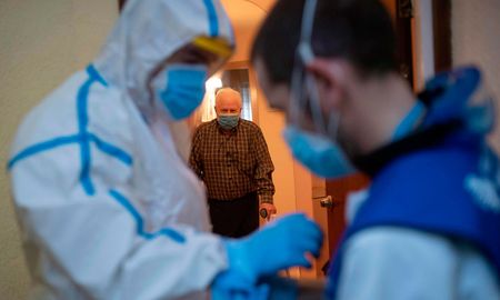 España busca salir poco a poco del confinamiento. España busca salir poco a poco del confinamiento.