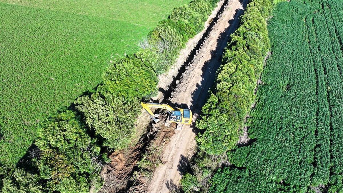 La Provincia de Santa Fe mejora los drenajes hídricos con obras en el Canal Sur de Esperanza.