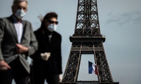 Francia vive una ola de contagios de covid altísima. Francia vive una ola de contagios de covid altísima.