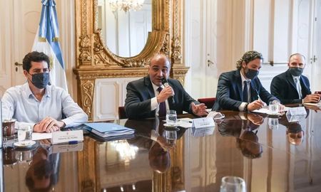 El jefe de Gabinete, Juan Manzur, consignó que el encuentro fue extremadamente productivo. El jefe de Gabinete, Juan Manzur, consignó que el encuentro fue extremadamente productivo.