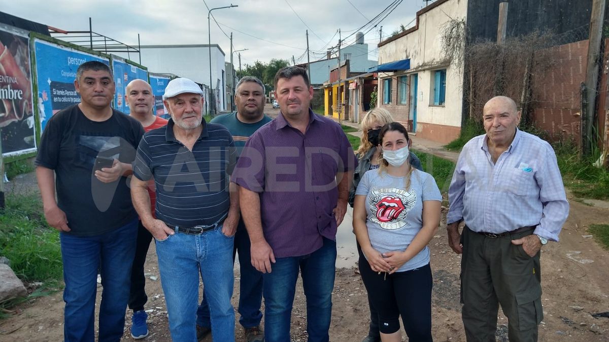 Vecinos de barrio Liceo Norte se autoconvocaron para reclamar por el mal estado de las calles.