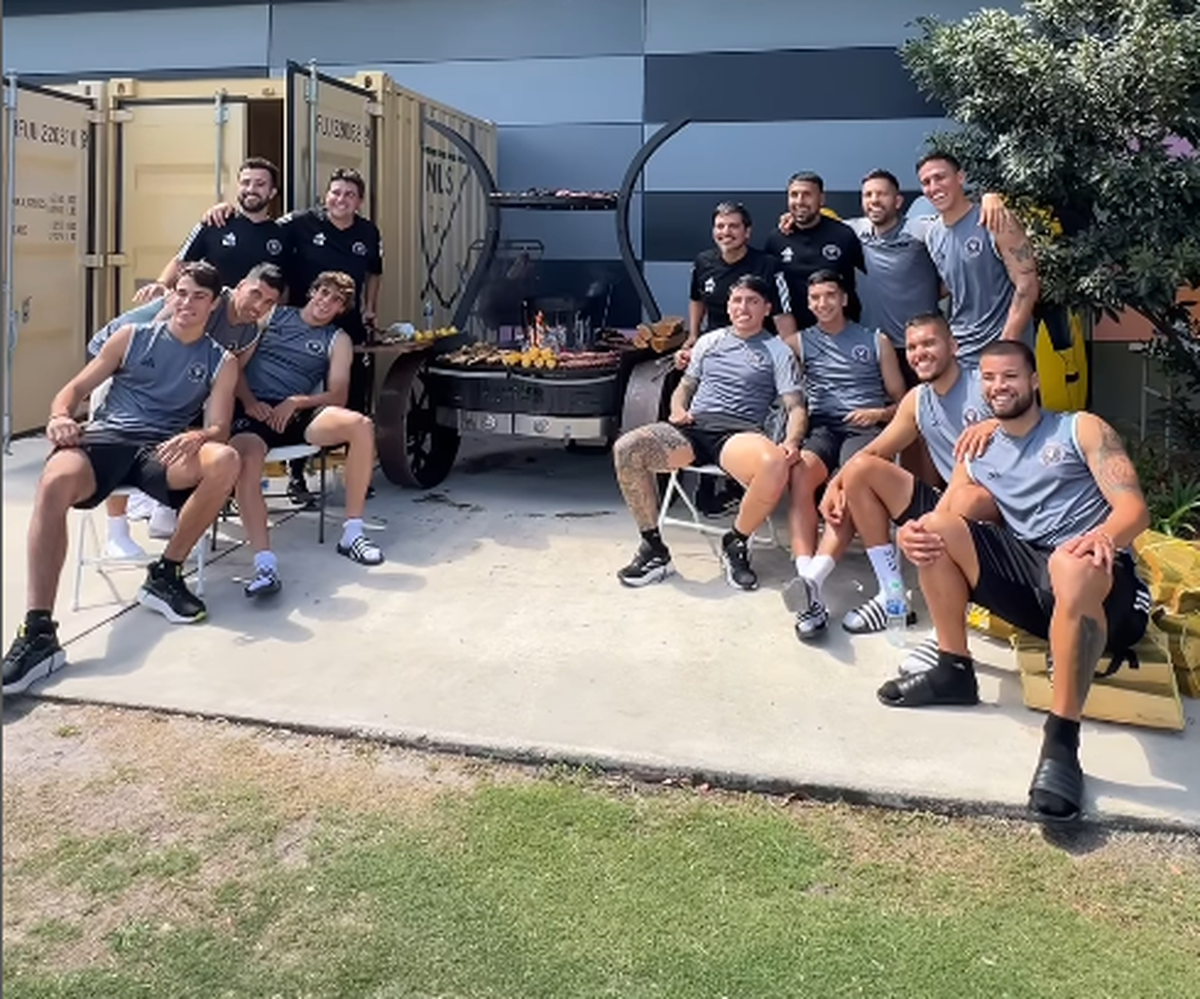 El Inter Miami de Lionel Messi y Facundo Farías con asado y música: ¡a los choris!. El Inter Miami de Lionel Messi y Facundo Farías con asado y música: ¡a los choris!.