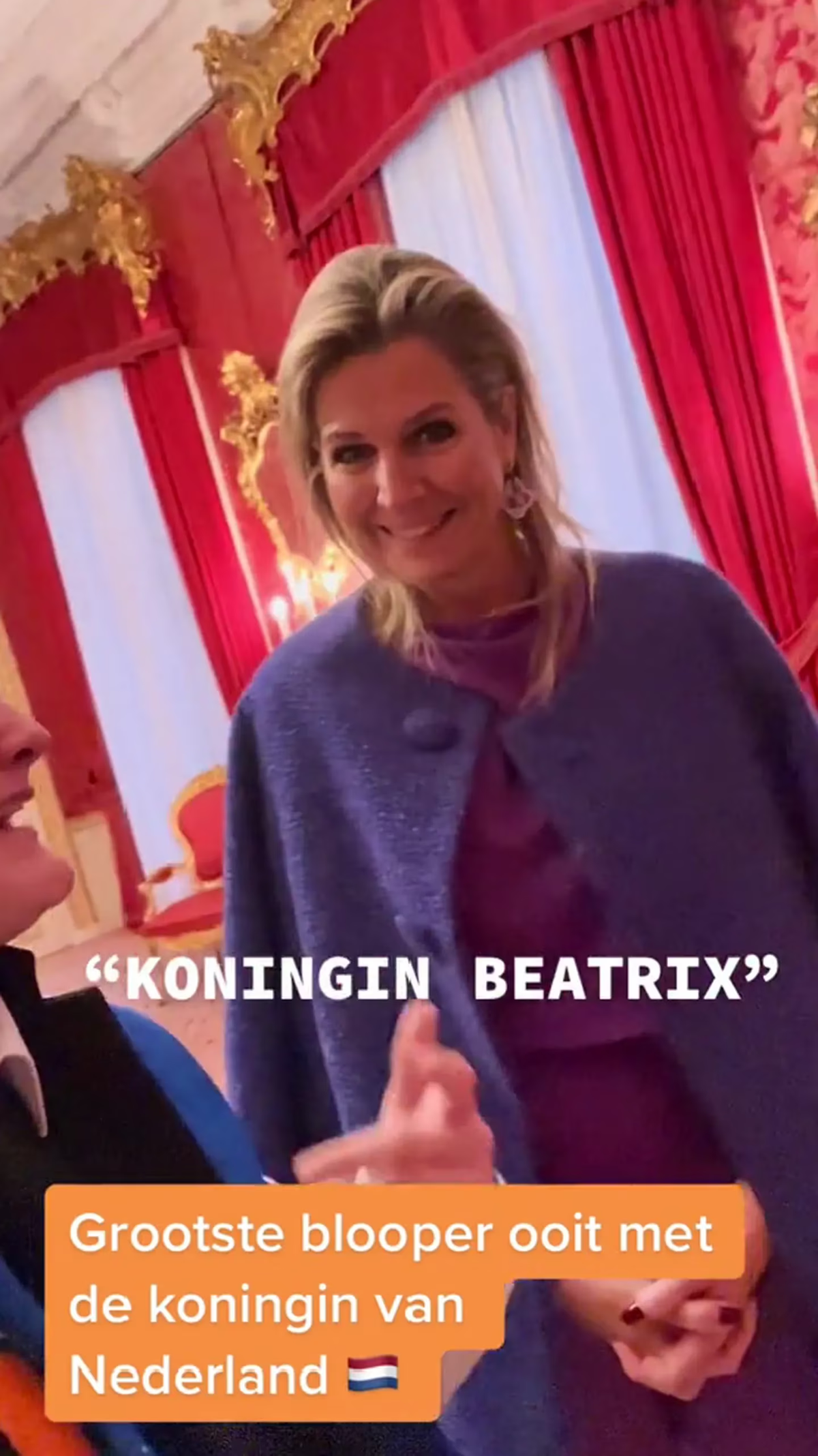 Un joven se acercó a la reina Máxima de los Países Bajos para hacer un video de TikTok, pero un irremediable error sucedió. 